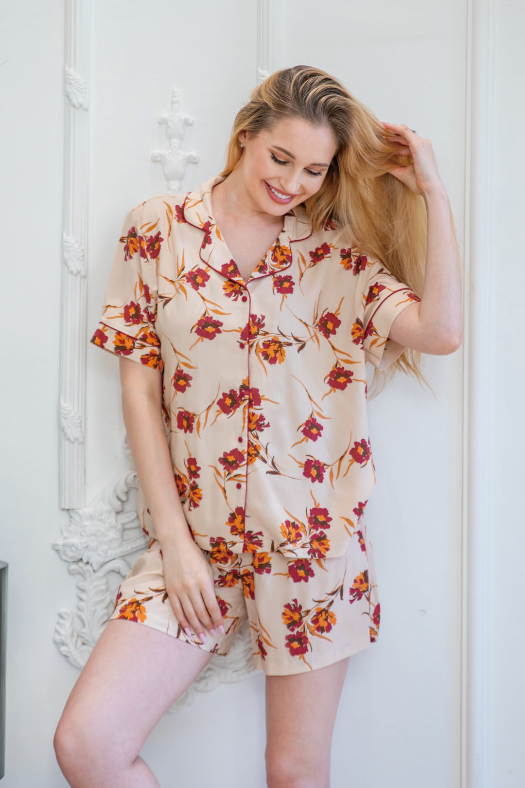 Elegant Floral Loungewear Set – Relax in Style with Short-Sleeve Top & Shorts