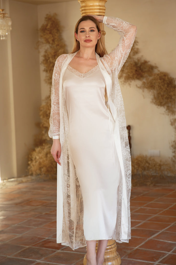 Stylish Lace-Sleeve Bathrobe in Pristine White – Wrap Yourself in Luxury